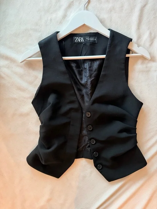 Zara Black Tailored V-Neck Fitted Tank - Picture 2 of 3